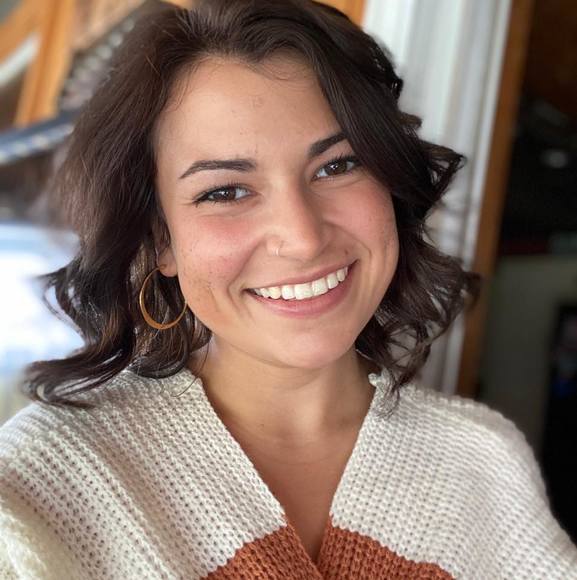 Meet your Posher, Alyssa - Picture 1 of 1